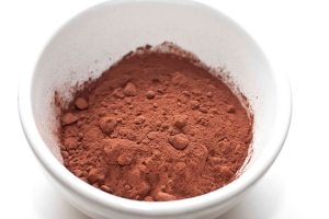 Campuran cokelat bubuk, madu, havermut dan yoghurt dapat dipakai untuk mempercantik kulit.
